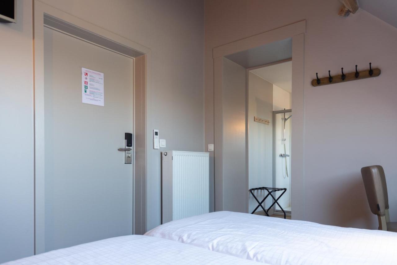 Oud Gemeentehuis Poelkapelle Luaran gambar