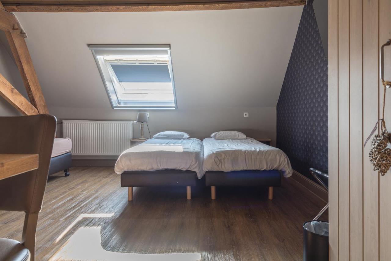 Oud Gemeentehuis Poelkapelle Luaran gambar