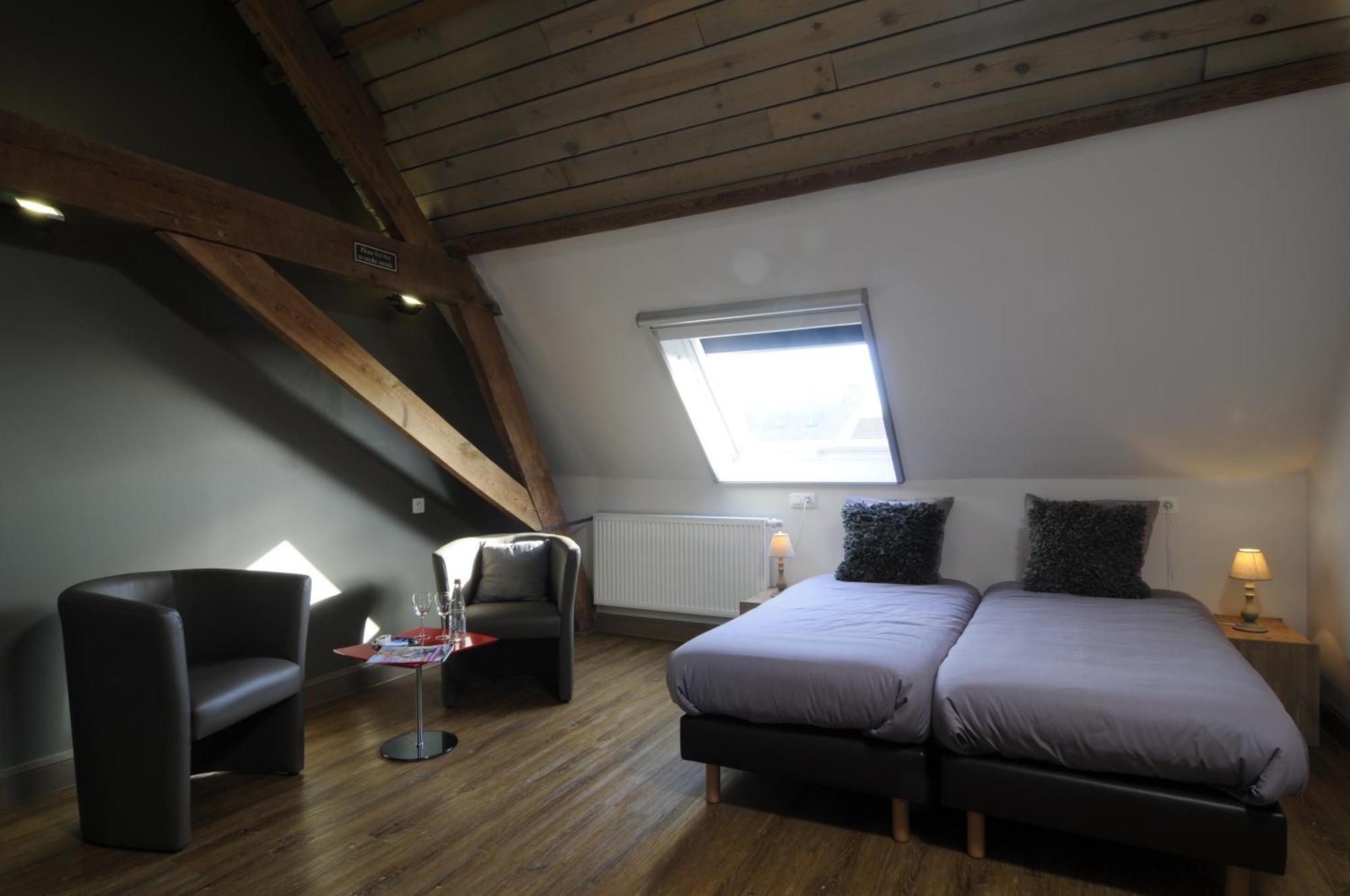 Oud Gemeentehuis Poelkapelle Luaran gambar